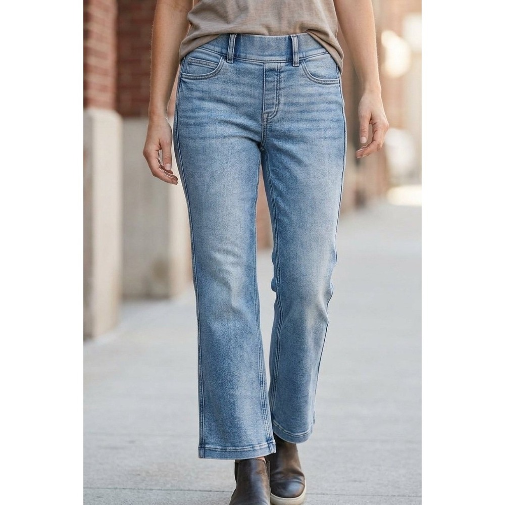 Spanx EveryWear Kick Flare Jeans Women M (29x24)Light Wash Pull On Stretch Denim